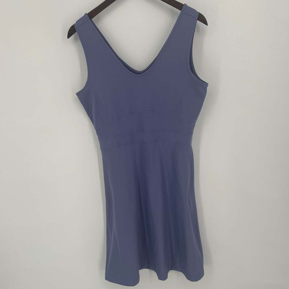 Title Nine Dream V-Neck Dress in Periwinkle Blue Purple Size Medium Athletic